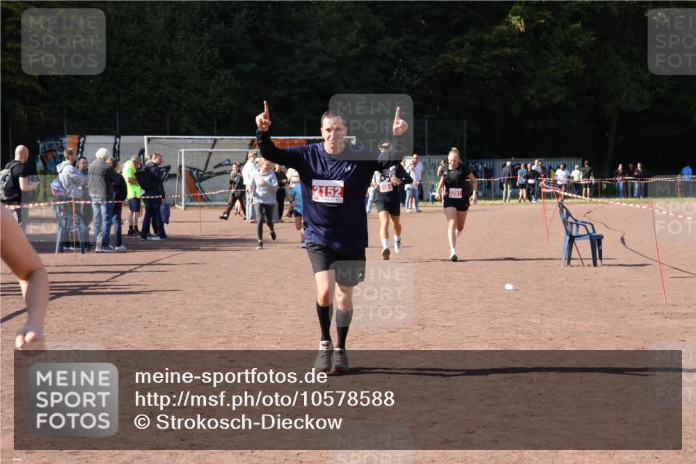 27.09.2026 - 35. Volkslauf durch das schöne Alstertal Strokosch-Dieckow http://msf.ph/oto/10578588 27.09.2026 12:44:30 Ziel 2041, 2152, 2281, 2954 meine-sportfotos.de
