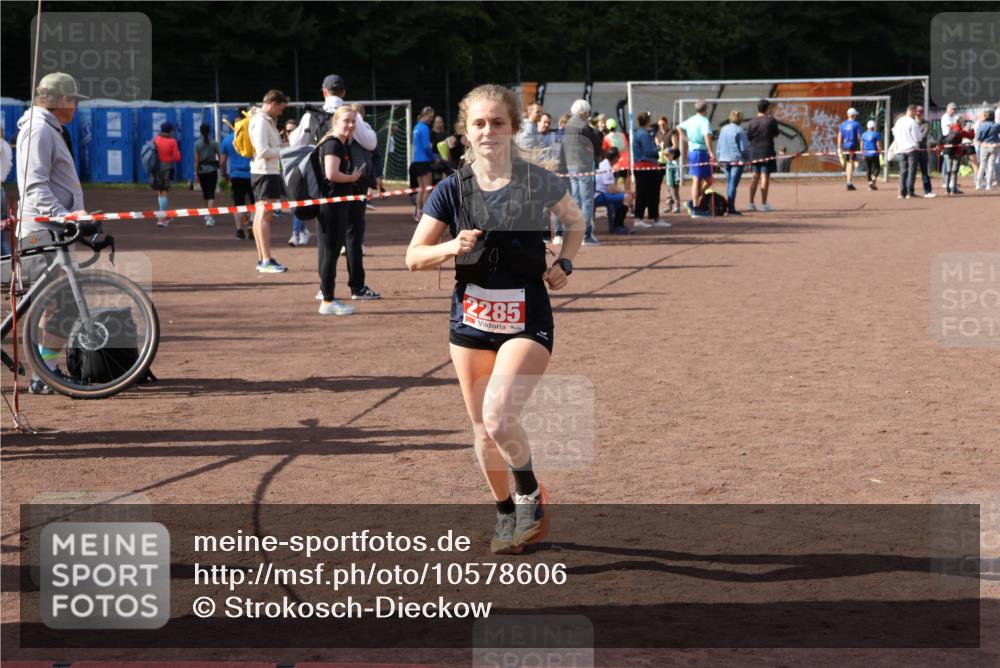27.09.2026 - 35. Volkslauf durch das schöne Alstertal Strokosch-Dieckow http://msf.ph/oto/10578606 27.09.2026 12:33:40 Ziel 1066, 2285, 2465 meine-sportfotos.de