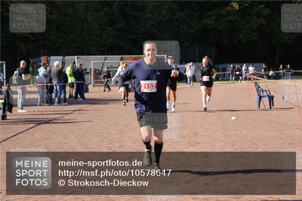 27.09.2026 - 35. Volkslauf durch das schöne Alstertal Strokosch-Dieckow http://msf.ph/oto/10578647 27.09.2026 12:44:31 Ziel 2041, 2152, 2281, 2954 meine-sportfotos.de
