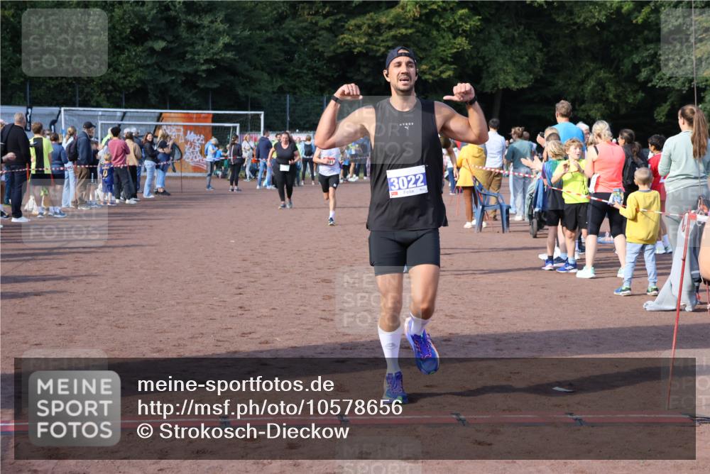 27.09.2026 - 35. Volkslauf durch das schöne Alstertal Strokosch-Dieckow http://msf.ph/oto/10578656 27.09.2026 11:19:30 Ziel 1401, 3022, 3150, 3164, 3345, 3346 meine-sportfotos.de