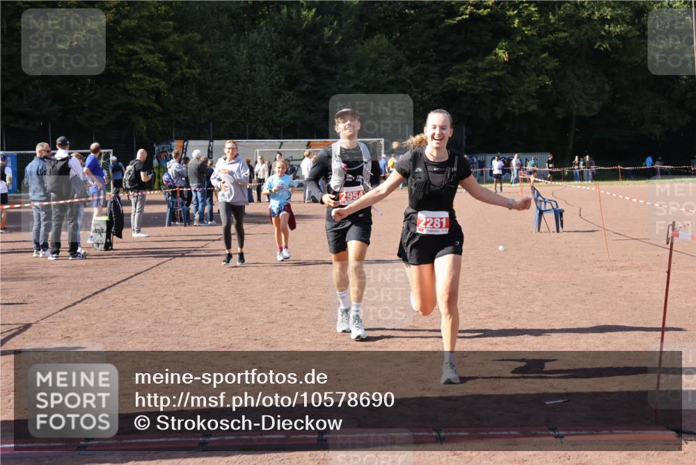 27.09.2026 - 35. Volkslauf durch das schöne Alstertal Strokosch-Dieckow http://msf.ph/oto/10578690 27.09.2026 12:44:35 Ziel 2152, 2281, 2954 meine-sportfotos.de