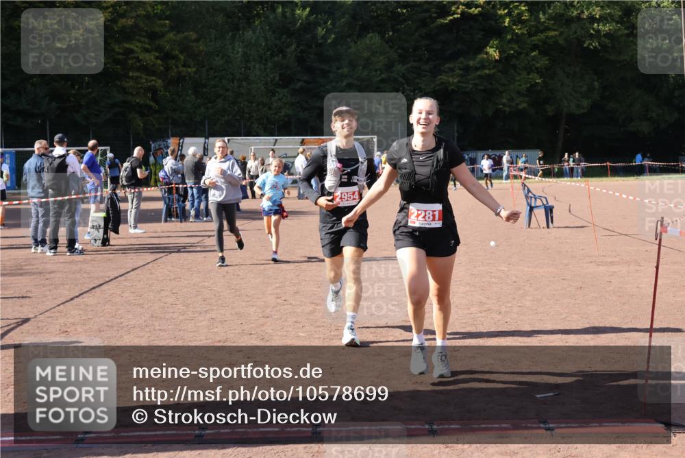 27.09.2026 - 35. Volkslauf durch das schöne Alstertal Strokosch-Dieckow http://msf.ph/oto/10578699 27.09.2026 12:44:35 Ziel 2152, 2281, 2954 meine-sportfotos.de