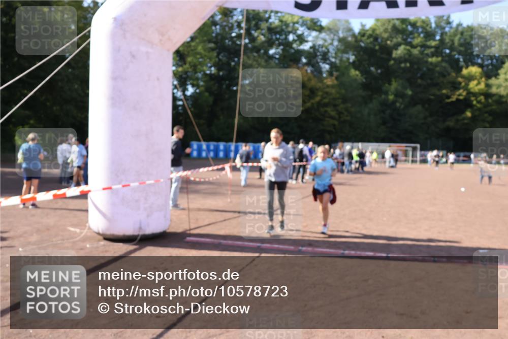 27.09.2026 - 35. Volkslauf durch das schöne Alstertal Strokosch-Dieckow http://msf.ph/oto/10578723 27.09.2026 12:44:38 Ziel 2281, 2954 meine-sportfotos.de