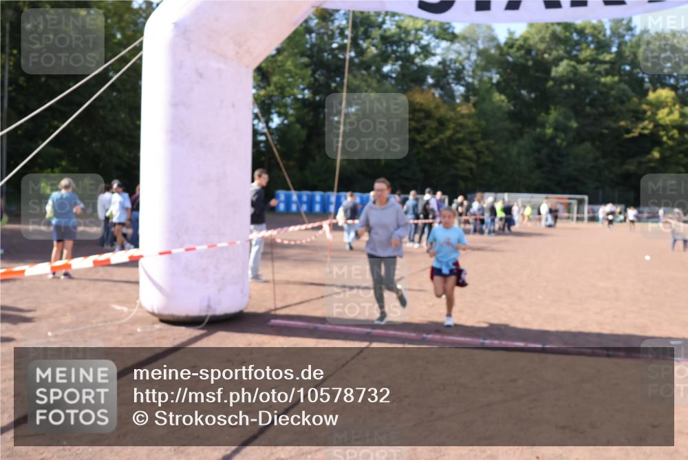 27.09.2026 - 35. Volkslauf durch das schöne Alstertal Strokosch-Dieckow http://msf.ph/oto/10578732 27.09.2026 12:44:39 Ziel 2954 meine-sportfotos.de