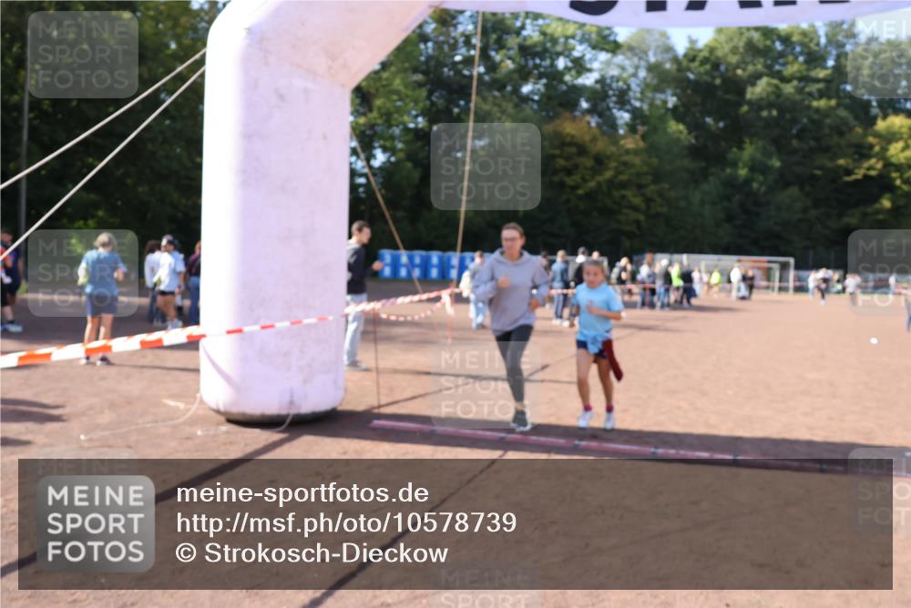 27.09.2026 - 35. Volkslauf durch das schöne Alstertal Strokosch-Dieckow http://msf.ph/oto/10578739 27.09.2026 12:44:39 Ziel 2954 meine-sportfotos.de