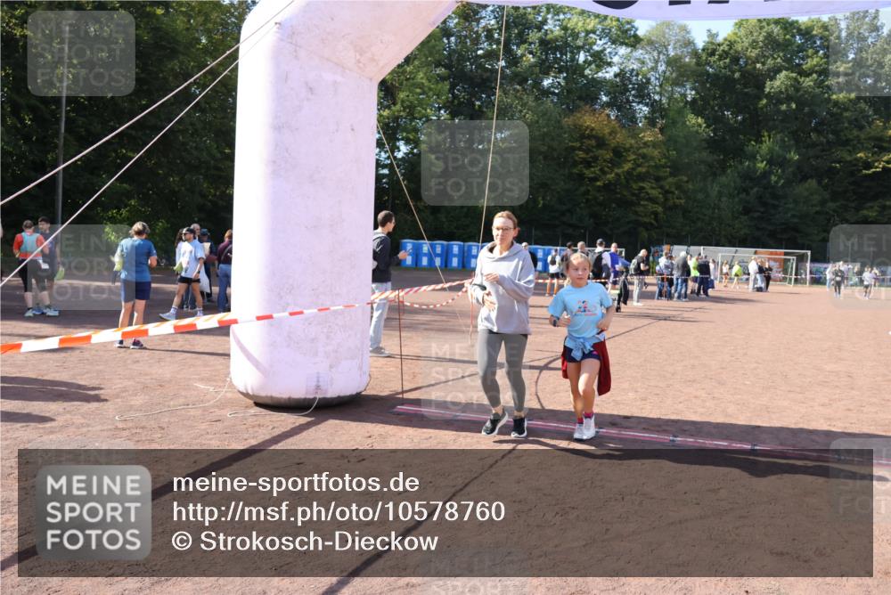27.09.2026 - 35. Volkslauf durch das schöne Alstertal Strokosch-Dieckow http://msf.ph/oto/10578760 27.09.2026 12:44:39 Ziel 2954 meine-sportfotos.de