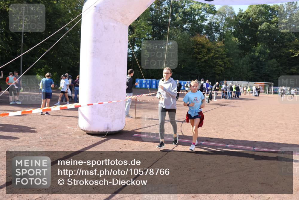 27.09.2026 - 35. Volkslauf durch das schöne Alstertal Strokosch-Dieckow http://msf.ph/oto/10578766 27.09.2026 12:44:39 Ziel 2954 meine-sportfotos.de
