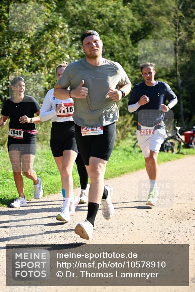 27.09.2026 - 35. Volkslauf durch das schöne Alstertal Dr. Thomas Lammeyer http://msf.ph/oto/10578910 27.09.2026 12:04:46 Laufen 1049, 16, 2442, 2317 meine-sportfotos.de