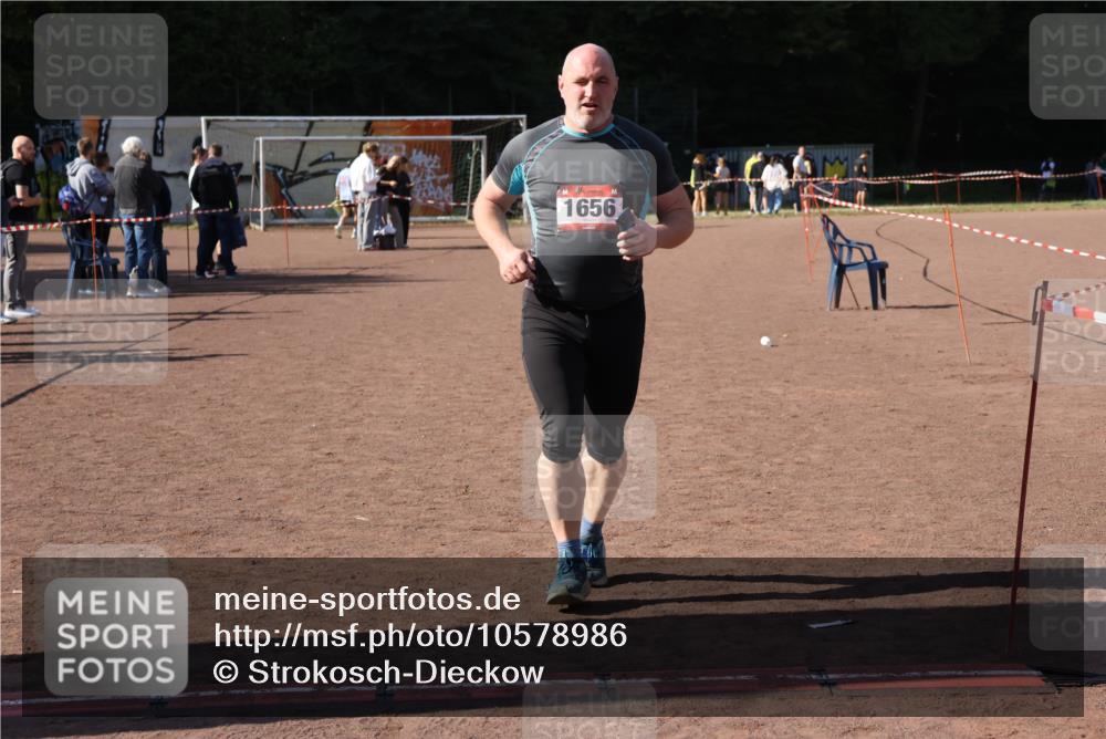 27.09.2026 - 35. Volkslauf durch das schöne Alstertal Strokosch-Dieckow http://msf.ph/oto/10578986 27.09.2026 12:46:01 Ziel 1656 meine-sportfotos.de