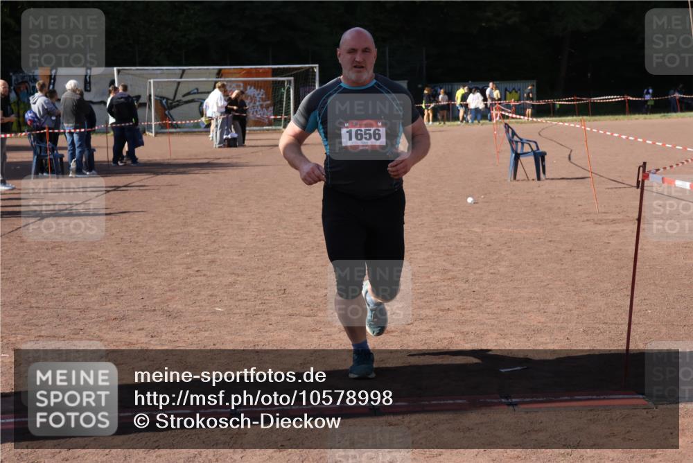 27.09.2026 - 35. Volkslauf durch das schöne Alstertal Strokosch-Dieckow http://msf.ph/oto/10578998 27.09.2026 12:46:01 Ziel 1656 meine-sportfotos.de
