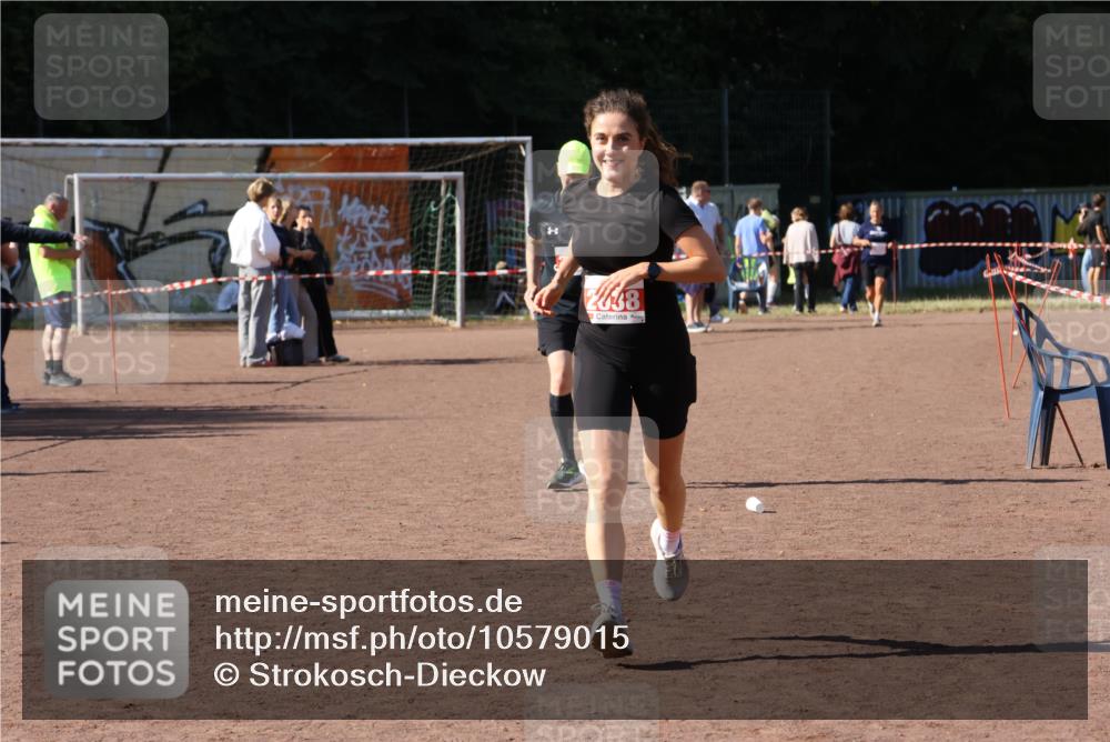 27.09.2026 - 35. Volkslauf durch das schöne Alstertal Strokosch-Dieckow http://msf.ph/oto/10579015 27.09.2026 12:47:12 Ziel 2038, 2320 meine-sportfotos.de