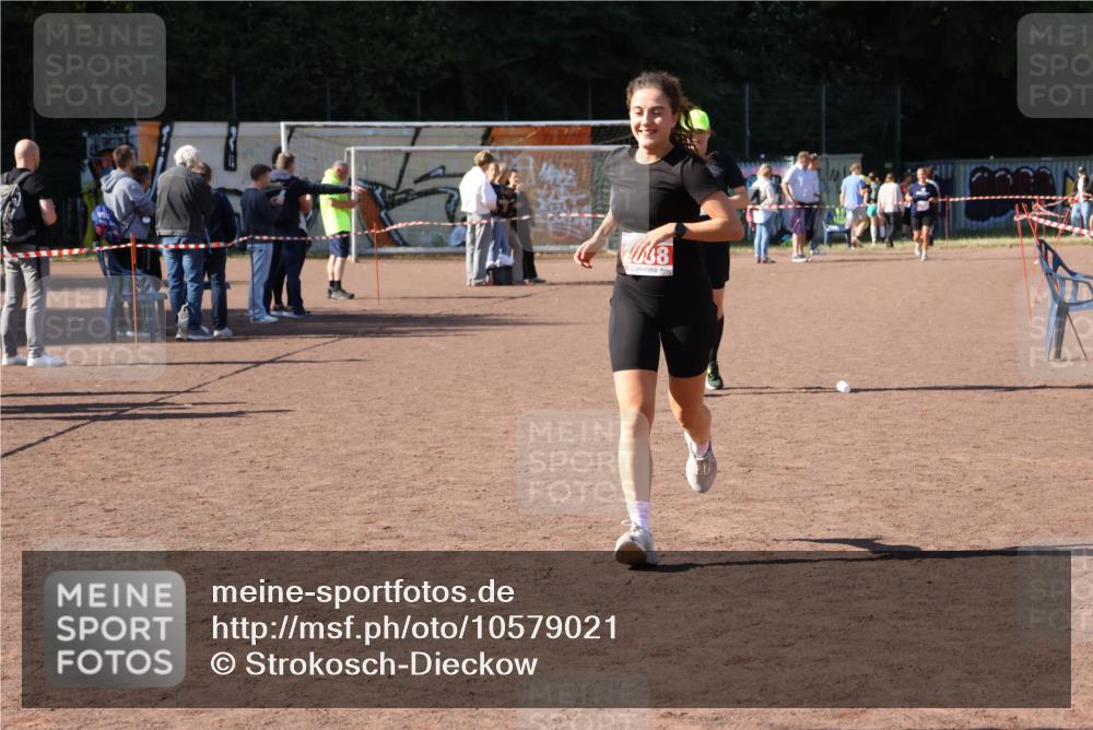 27.09.2026 - 35. Volkslauf durch das schöne Alstertal Strokosch-Dieckow http://msf.ph/oto/10579021 27.09.2026 12:47:13 Ziel 2038, 2320 meine-sportfotos.de