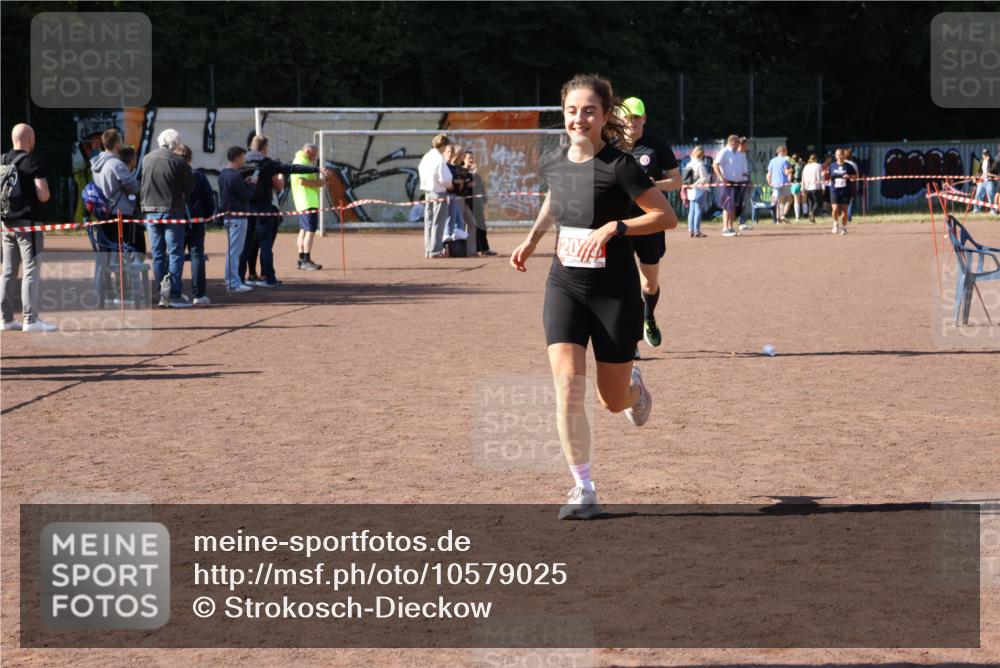 27.09.2026 - 35. Volkslauf durch das schöne Alstertal Strokosch-Dieckow http://msf.ph/oto/10579025 27.09.2026 12:47:13 Ziel 2038, 2320 meine-sportfotos.de