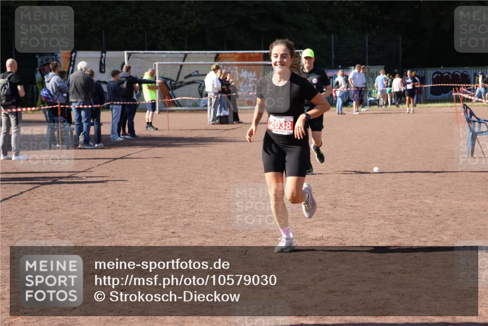 27.09.2026 - 35. Volkslauf durch das schöne Alstertal Strokosch-Dieckow http://msf.ph/oto/10579030 27.09.2026 12:47:13 Ziel 2038, 2320 meine-sportfotos.de