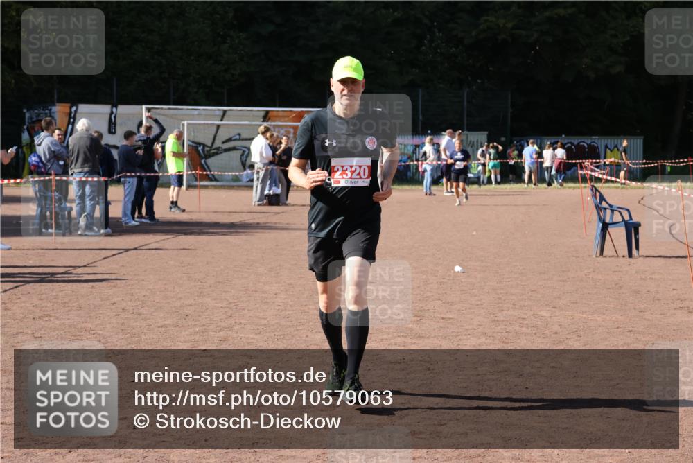 27.09.2026 - 35. Volkslauf durch das schöne Alstertal Strokosch-Dieckow http://msf.ph/oto/10579063 27.09.2026 12:47:17 Ziel 2038, 2320 meine-sportfotos.de