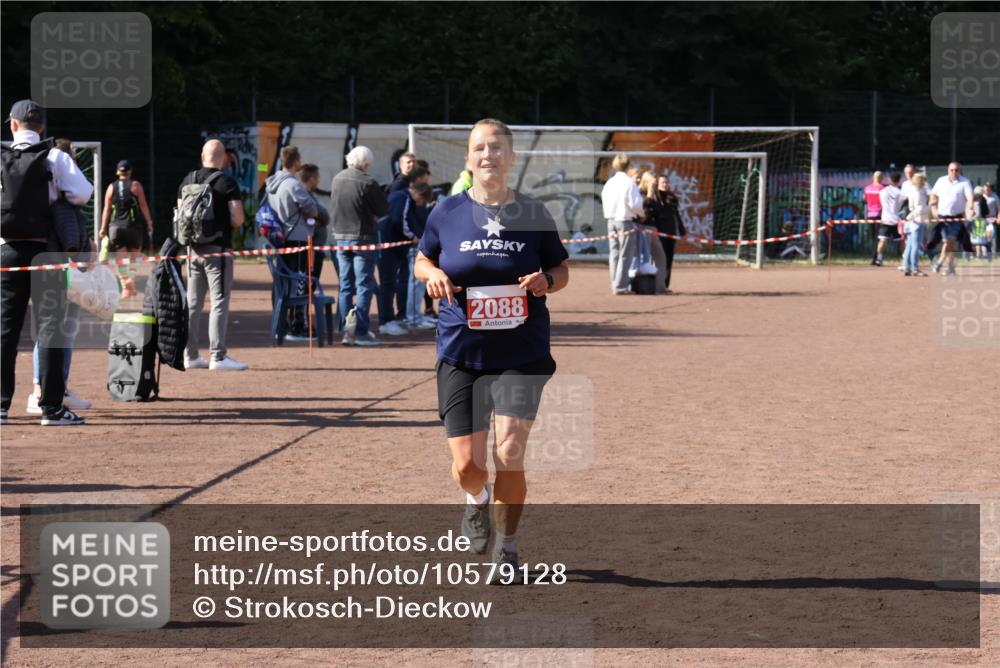 27.09.2026 - 35. Volkslauf durch das schöne Alstertal Strokosch-Dieckow http://msf.ph/oto/10579128 27.09.2026 12:47:32 Ziel 2088 meine-sportfotos.de