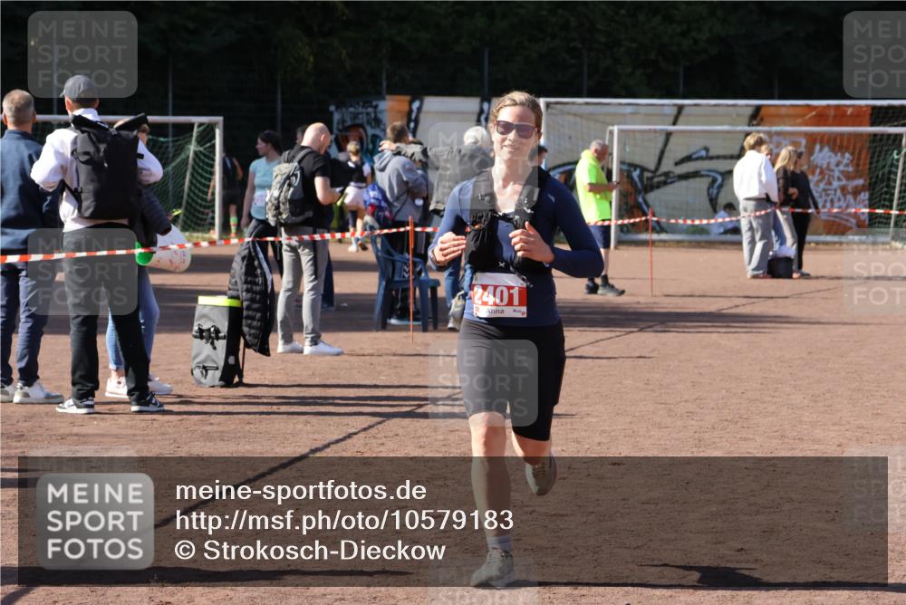 27.09.2026 - 35. Volkslauf durch das schöne Alstertal Strokosch-Dieckow http://msf.ph/oto/10579183 27.09.2026 12:47:57 Ziel 2401 meine-sportfotos.de