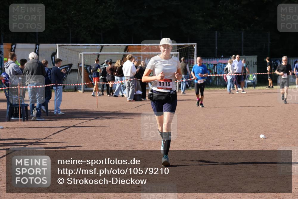 27.09.2026 - 35. Volkslauf durch das schöne Alstertal Strokosch-Dieckow http://msf.ph/oto/10579210 27.09.2026 12:48:23 Ziel 1115 meine-sportfotos.de