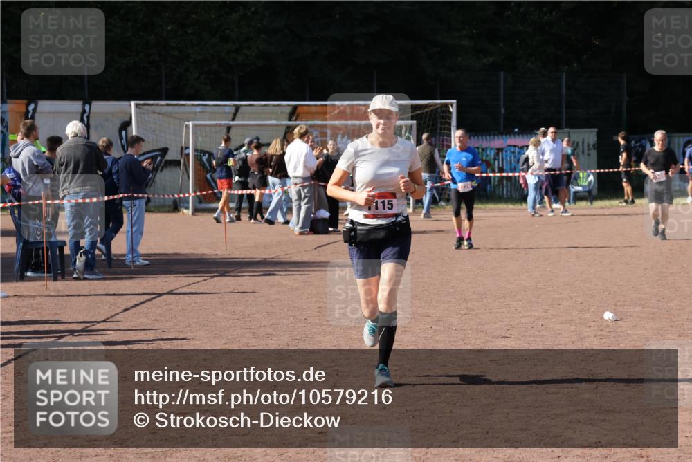 27.09.2026 - 35. Volkslauf durch das schöne Alstertal Strokosch-Dieckow http://msf.ph/oto/10579216 27.09.2026 12:48:23 Ziel 1115 meine-sportfotos.de