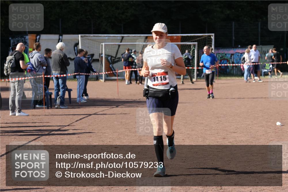 27.09.2026 - 35. Volkslauf durch das schöne Alstertal Strokosch-Dieckow http://msf.ph/oto/10579233 27.09.2026 12:48:24 Ziel 1115 meine-sportfotos.de