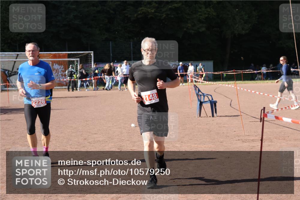 27.09.2026 - 35. Volkslauf durch das schöne Alstertal Strokosch-Dieckow http://msf.ph/oto/10579250 27.09.2026 12:48:34 Ziel 2148, 2226 meine-sportfotos.de