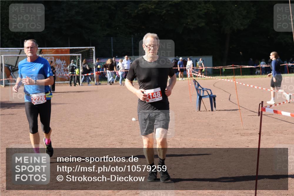 27.09.2026 - 35. Volkslauf durch das schöne Alstertal Strokosch-Dieckow http://msf.ph/oto/10579259 27.09.2026 12:48:35 Ziel 2148, 2226 meine-sportfotos.de