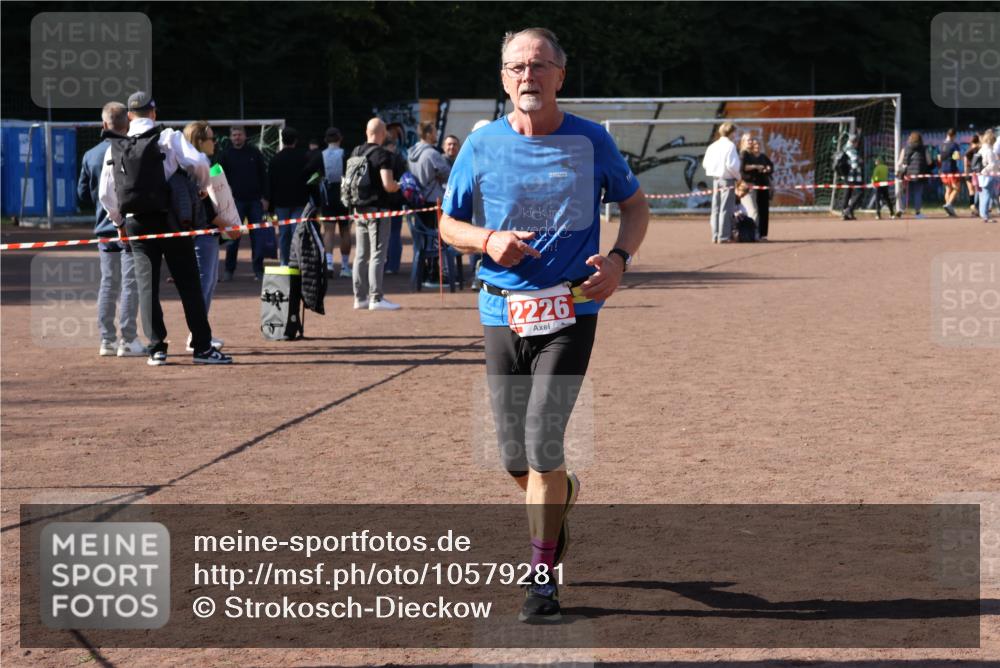 27.09.2026 - 35. Volkslauf durch das schöne Alstertal Strokosch-Dieckow http://msf.ph/oto/10579281 27.09.2026 12:48:36 Ziel 2148, 2226 meine-sportfotos.de
