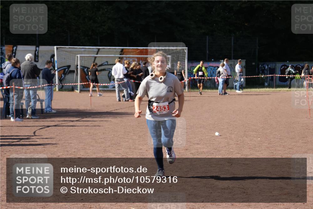 27.09.2026 - 35. Volkslauf durch das schöne Alstertal Strokosch-Dieckow http://msf.ph/oto/10579316 27.09.2026 12:49:00 Ziel 2453 meine-sportfotos.de