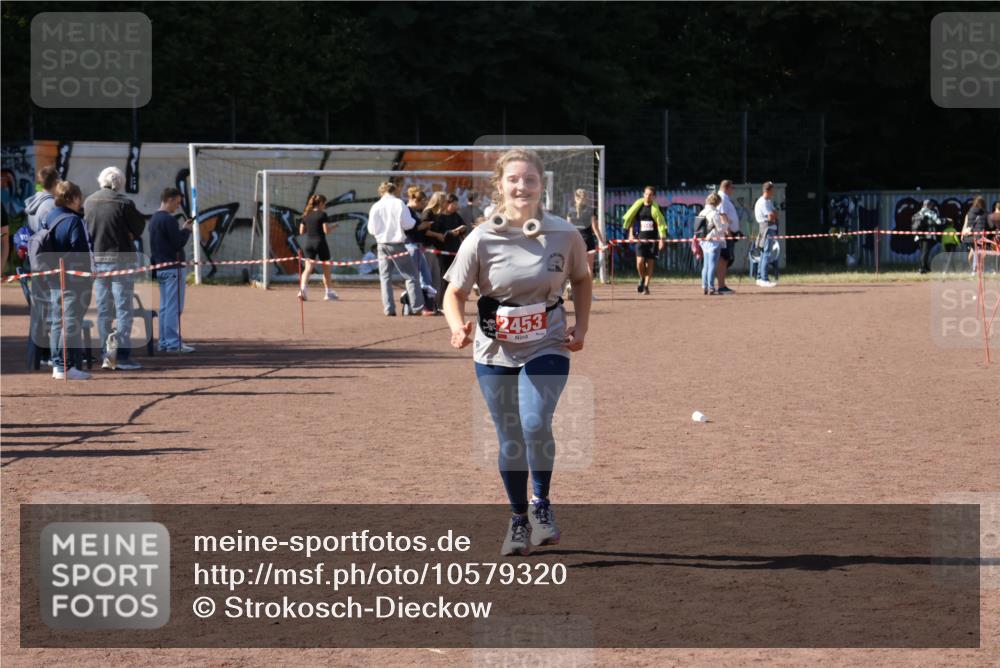 27.09.2026 - 35. Volkslauf durch das schöne Alstertal Strokosch-Dieckow http://msf.ph/oto/10579320 27.09.2026 12:49:00 Ziel 2453 meine-sportfotos.de