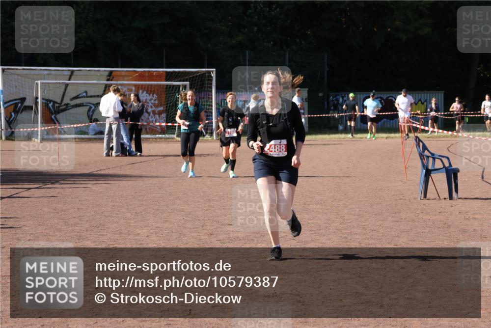 27.09.2026 - 35. Volkslauf durch das schöne Alstertal Strokosch-Dieckow http://msf.ph/oto/10579387 27.09.2026 12:49:35 Ziel 2488 meine-sportfotos.de