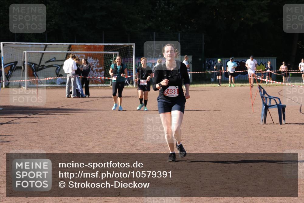 27.09.2026 - 35. Volkslauf durch das schöne Alstertal Strokosch-Dieckow http://msf.ph/oto/10579391 27.09.2026 12:49:35 Ziel 2488 meine-sportfotos.de