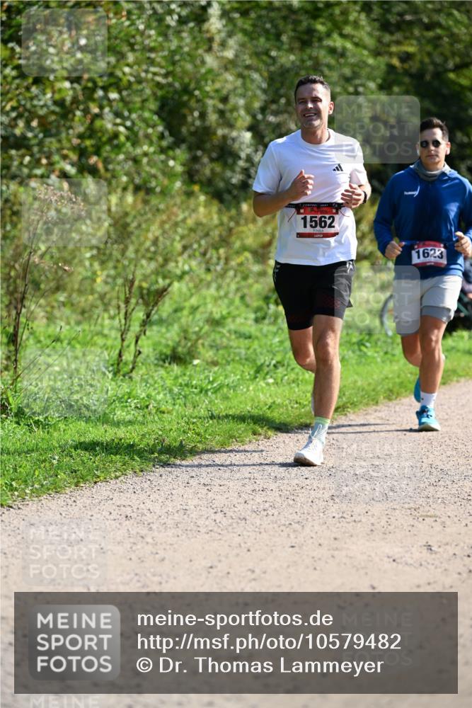 27.09.2026 - 35. Volkslauf durch das schöne Alstertal Dr. Thomas Lammeyer http://msf.ph/oto/10579482 27.09.2026 12:09:15 Laufen 1562, 1623 meine-sportfotos.de