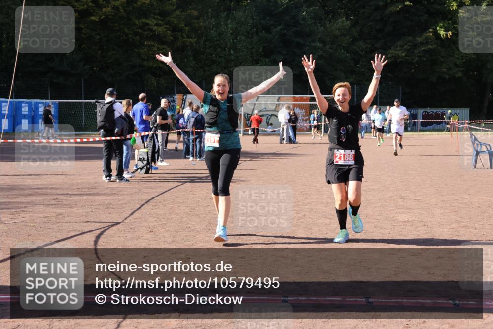 27.09.2026 - 35. Volkslauf durch das schöne Alstertal Strokosch-Dieckow http://msf.ph/oto/10579495 27.09.2026 12:49:43 Ziel 2161, 2181, 2188 meine-sportfotos.de