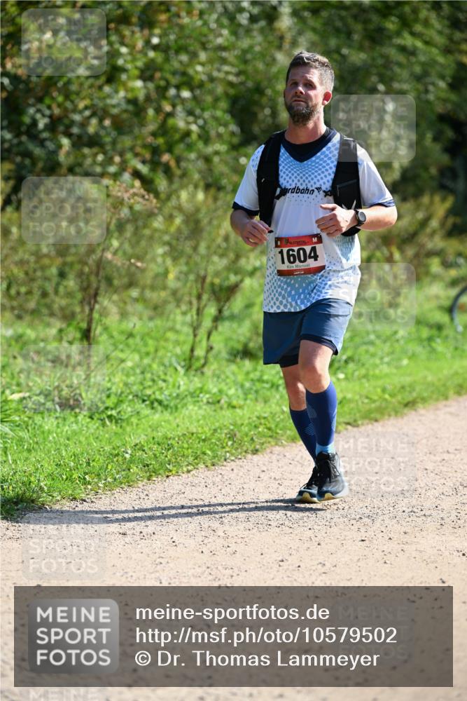27.09.2026 - 35. Volkslauf durch das schöne Alstertal Dr. Thomas Lammeyer http://msf.ph/oto/10579502 27.09.2026 12:09:20 Laufen 1604 meine-sportfotos.de