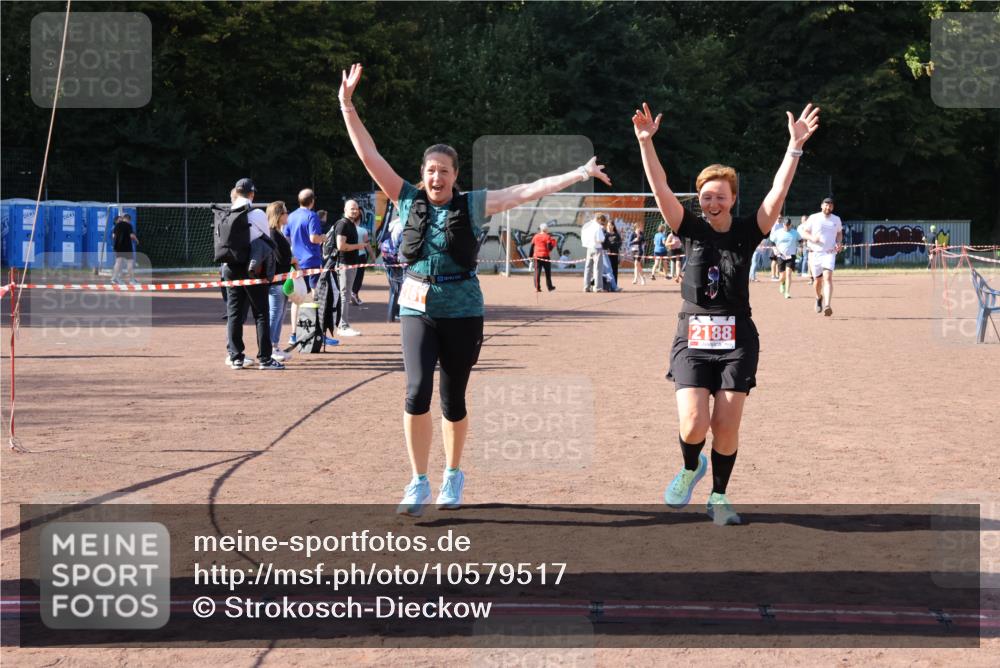 27.09.2026 - 35. Volkslauf durch das schöne Alstertal Strokosch-Dieckow http://msf.ph/oto/10579517 27.09.2026 12:49:44 Ziel 2161, 2181, 2188 meine-sportfotos.de