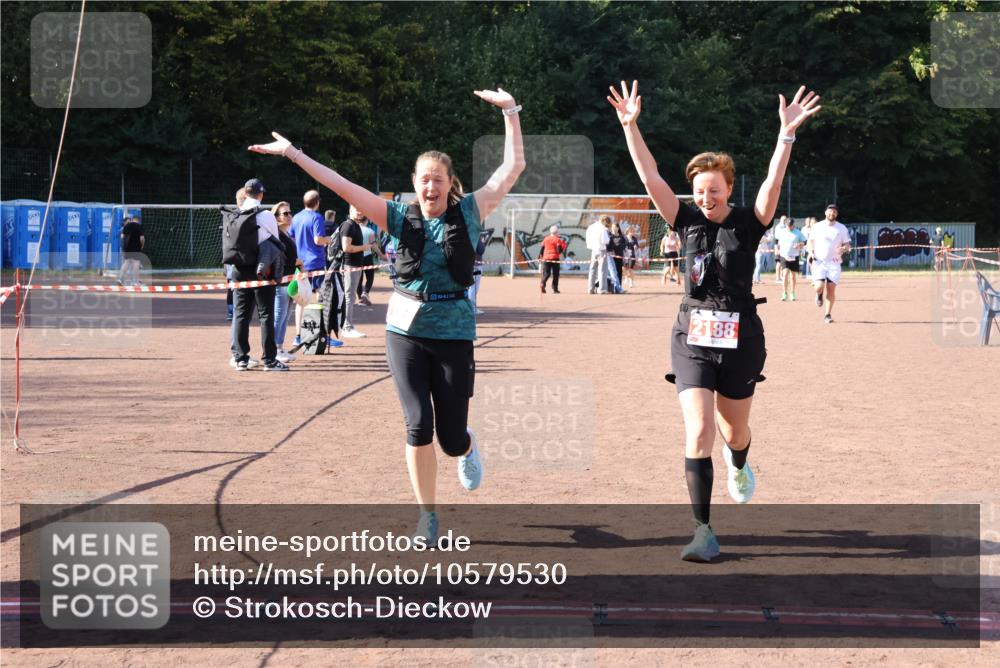 27.09.2026 - 35. Volkslauf durch das schöne Alstertal Strokosch-Dieckow http://msf.ph/oto/10579530 27.09.2026 12:49:44 Ziel 2161, 2181, 2188 meine-sportfotos.de