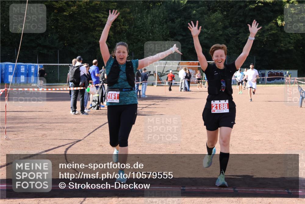 27.09.2026 - 35. Volkslauf durch das schöne Alstertal Strokosch-Dieckow http://msf.ph/oto/10579555 27.09.2026 12:49:44 Ziel 2161, 2181, 2188 meine-sportfotos.de