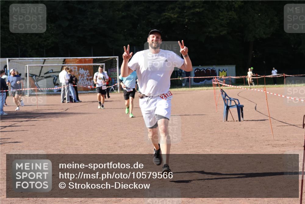 27.09.2026 - 35. Volkslauf durch das schöne Alstertal Strokosch-Dieckow http://msf.ph/oto/10579566 27.09.2026 12:49:50 Ziel 1651, 2181 meine-sportfotos.de