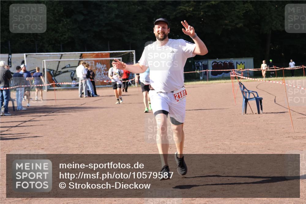 27.09.2026 - 35. Volkslauf durch das schöne Alstertal Strokosch-Dieckow http://msf.ph/oto/10579587 27.09.2026 12:49:50 Ziel 1651, 2181 meine-sportfotos.de