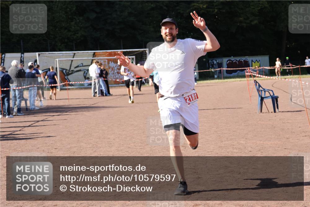 27.09.2026 - 35. Volkslauf durch das schöne Alstertal Strokosch-Dieckow http://msf.ph/oto/10579597 27.09.2026 12:49:50 Ziel 1651, 2181 meine-sportfotos.de
