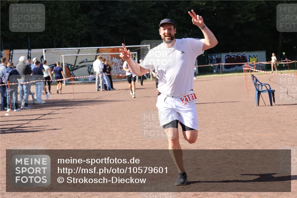 27.09.2026 - 35. Volkslauf durch das schöne Alstertal Strokosch-Dieckow http://msf.ph/oto/10579601 27.09.2026 12:49:50 Ziel 1651, 2181 meine-sportfotos.de