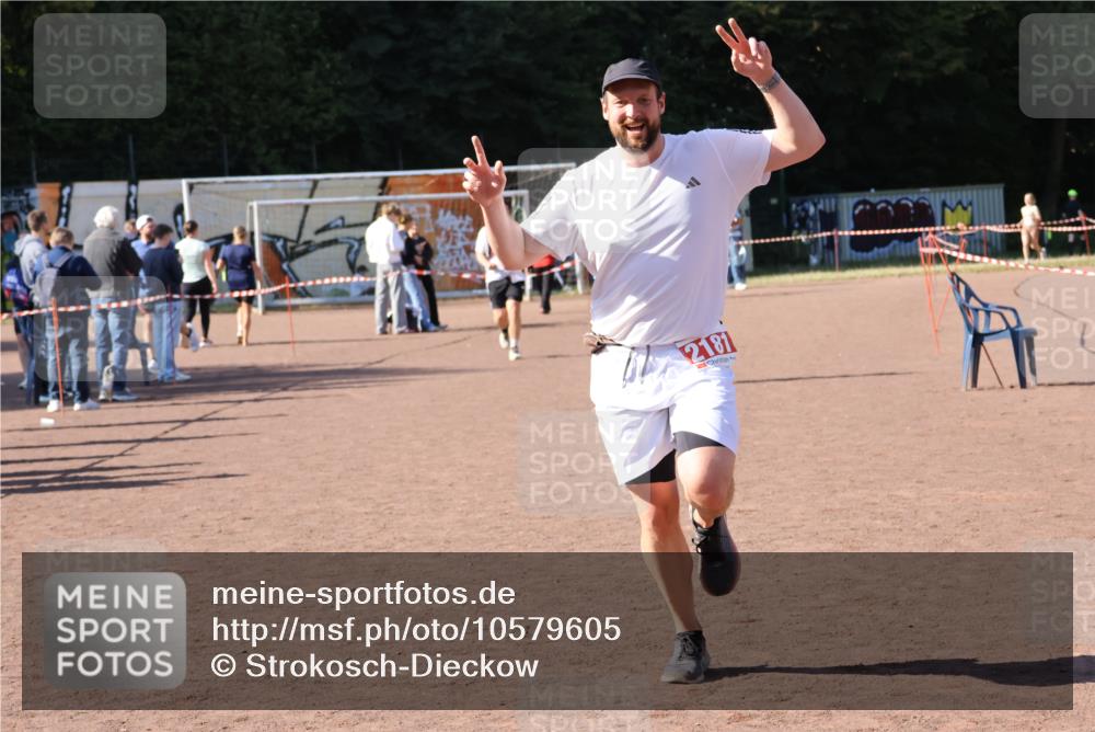 27.09.2026 - 35. Volkslauf durch das schöne Alstertal Strokosch-Dieckow http://msf.ph/oto/10579605 27.09.2026 12:49:50 Ziel 1651, 2181 meine-sportfotos.de