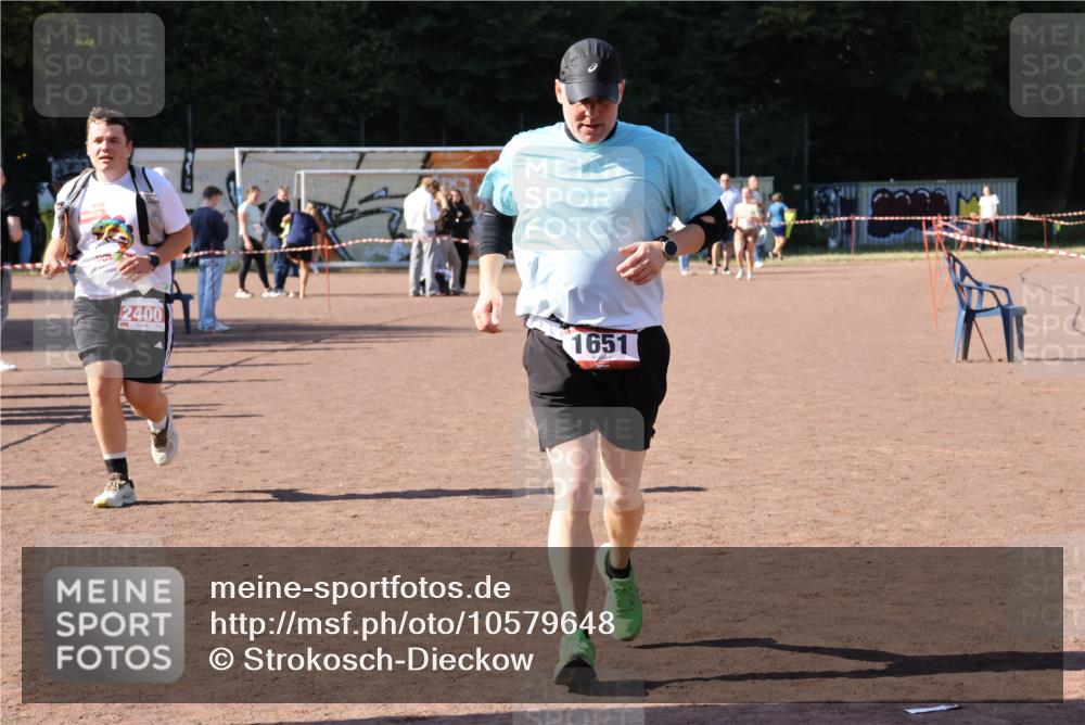 27.09.2026 - 35. Volkslauf durch das schöne Alstertal Strokosch-Dieckow http://msf.ph/oto/10579648 27.09.2026 12:49:58 Ziel 1651, 2400 meine-sportfotos.de