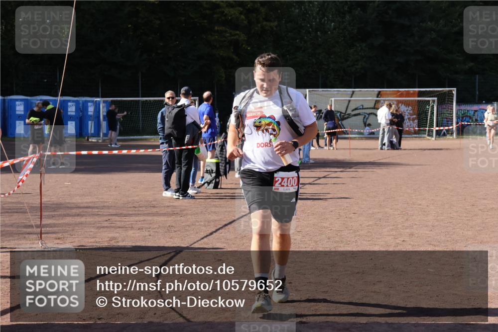 27.09.2026 - 35. Volkslauf durch das schöne Alstertal Strokosch-Dieckow http://msf.ph/oto/10579652 27.09.2026 12:50:00 Ziel 1651, 2400 meine-sportfotos.de