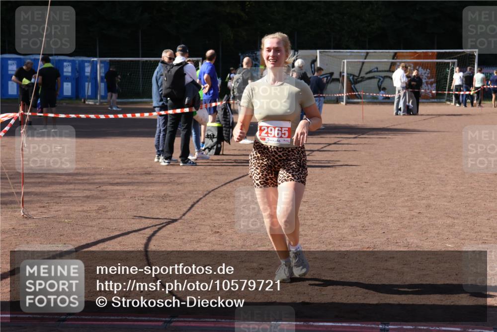 27.09.2026 - 35. Volkslauf durch das schöne Alstertal Strokosch-Dieckow http://msf.ph/oto/10579721 27.09.2026 12:50:14 Ziel 2965 meine-sportfotos.de