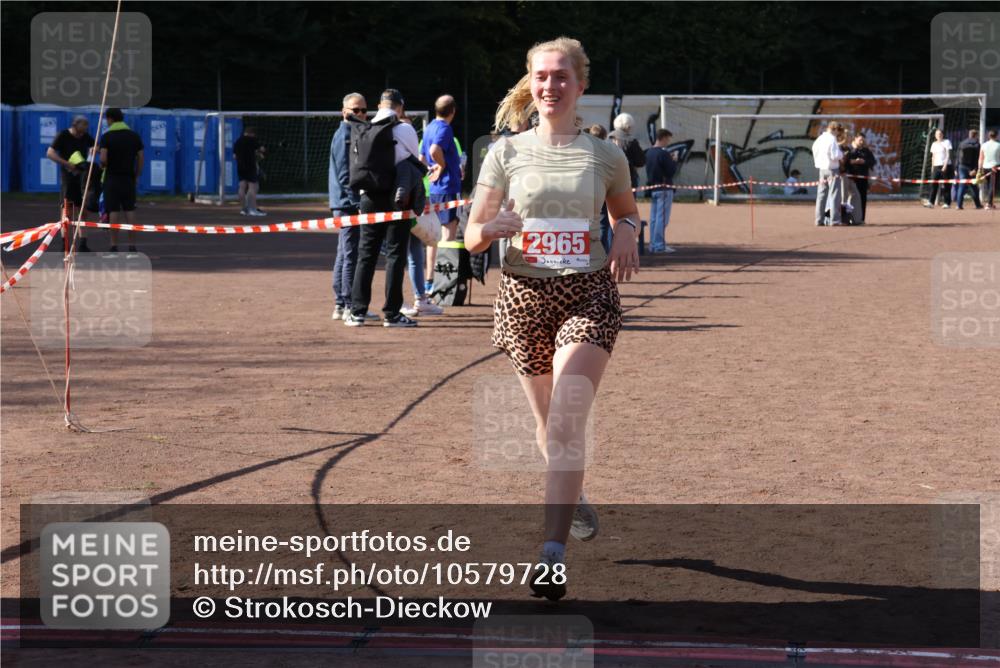 27.09.2026 - 35. Volkslauf durch das schöne Alstertal Strokosch-Dieckow http://msf.ph/oto/10579728 27.09.2026 12:50:14 Ziel 2965 meine-sportfotos.de