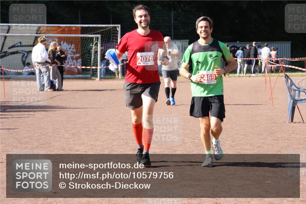 27.09.2026 - 35. Volkslauf durch das schöne Alstertal Strokosch-Dieckow http://msf.ph/oto/10579756 27.09.2026 12:52:24 Ziel 2076, 2469 meine-sportfotos.de