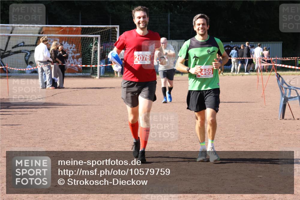 27.09.2026 - 35. Volkslauf durch das schöne Alstertal Strokosch-Dieckow http://msf.ph/oto/10579759 27.09.2026 12:52:24 Ziel 2076, 2469 meine-sportfotos.de