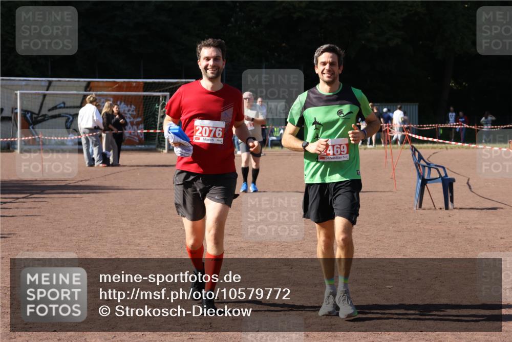 27.09.2026 - 35. Volkslauf durch das schöne Alstertal Strokosch-Dieckow http://msf.ph/oto/10579772 27.09.2026 12:52:26 Ziel 2076, 2469 meine-sportfotos.de