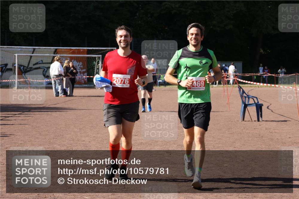 27.09.2026 - 35. Volkslauf durch das schöne Alstertal Strokosch-Dieckow http://msf.ph/oto/10579781 27.09.2026 12:52:26 Ziel 2076, 2469 meine-sportfotos.de